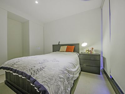 417 / 74 Queens Road, Melbourne