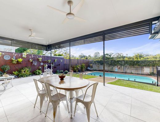 The Complete Package - Renovated, Pool & Caravan Parking image 15