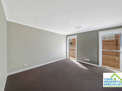 5 Ewing Loop, Oran Park