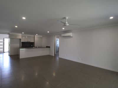 70 Mieka Crescent, Pimpama