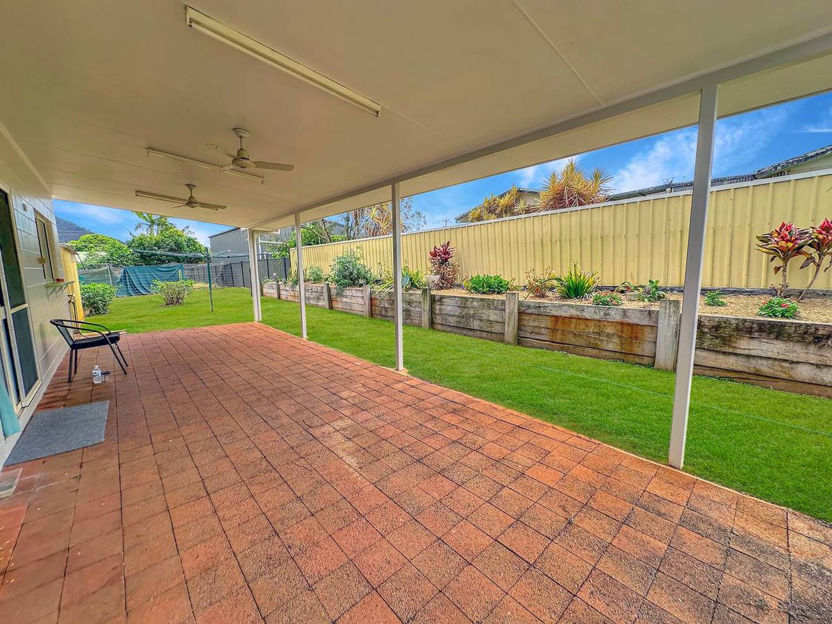 8 LARKIN CLOSE, Atherton