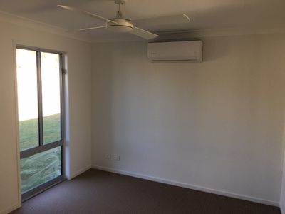 2 / 12 Sharp Crescent , Branyan