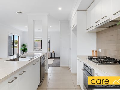 25 O'Meara Cres, Cranbourne East