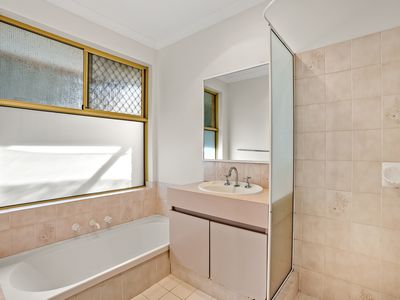 18 HAZLETT PLACE, Waikiki