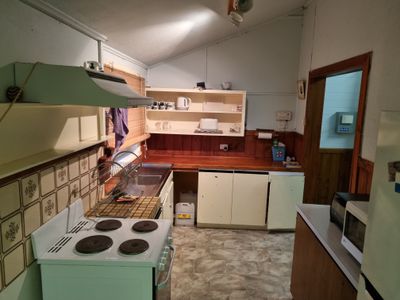 7 LEAKE STREET, Southend