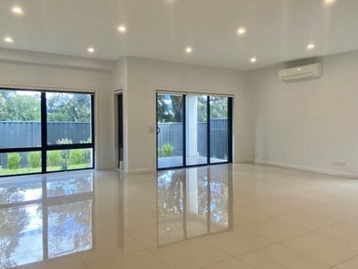 1 / 10 Tamarisk Avenue, Glen Waverley