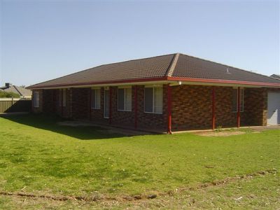 8A & 8B Murrayfield Drive, Dubbo