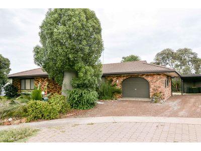 4 Oak Court, Horsham