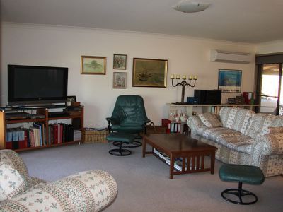 88 Elizabeth Parade, Forster