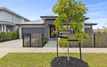 21 GRAZING WAY, Clyde North