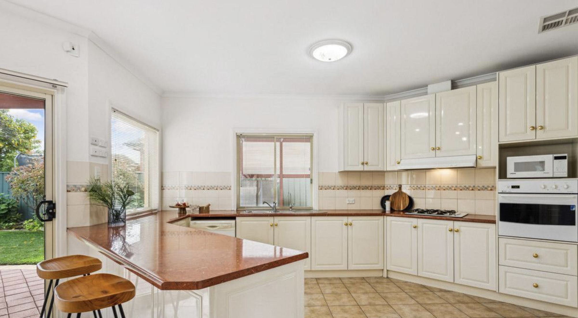 15 Sheaoak Drive, Mawson Lakes