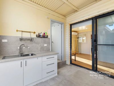 16 Hotchkiss Drive, Balcatta