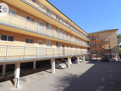 27 / 4 Bank Street, Meadowbank