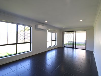 1 / 12 Oakleigh Street, Brassall