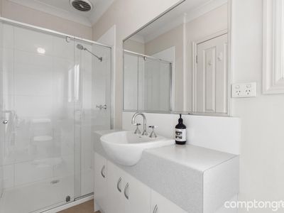 2 / 21 Basil Street, Newport