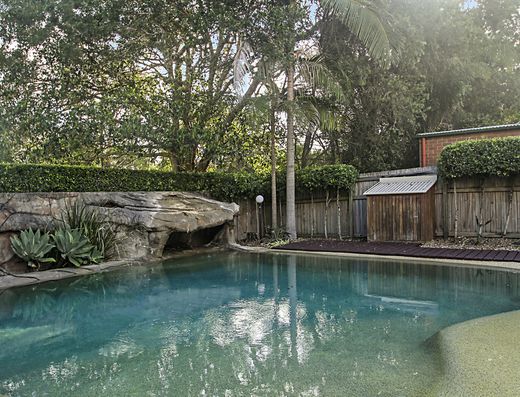 Modern Townhouse in Central Noosaville Location image 12