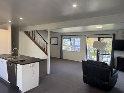 6 Kinnel Grove, Papakowhai