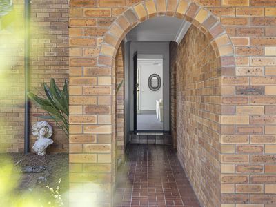1 / 13 Royal Palm Court, Southport