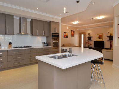 5 Buchanan Court, Somerville