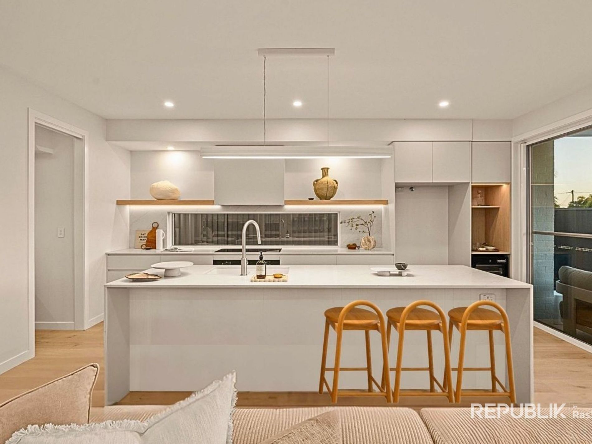 1 / 13 Perry Place, Biggera Waters