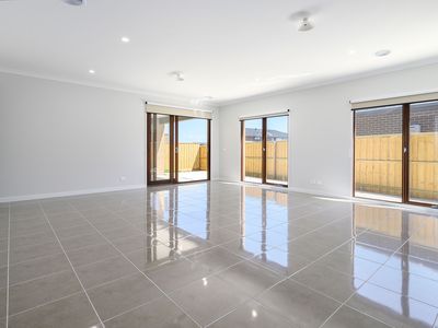 7 Ruislip Grove, Werribee