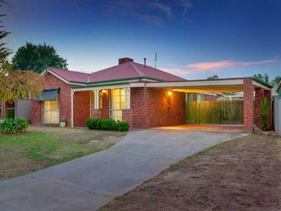 14 THOMAS PLACE, Wodonga