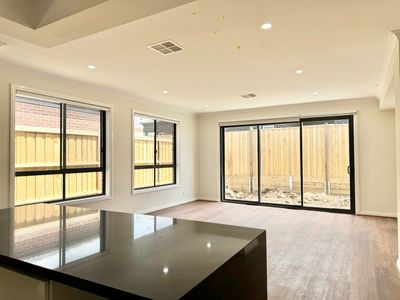 127 Plane Avenue, Mambourin