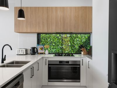 45 Graduation Parade, Taperoo