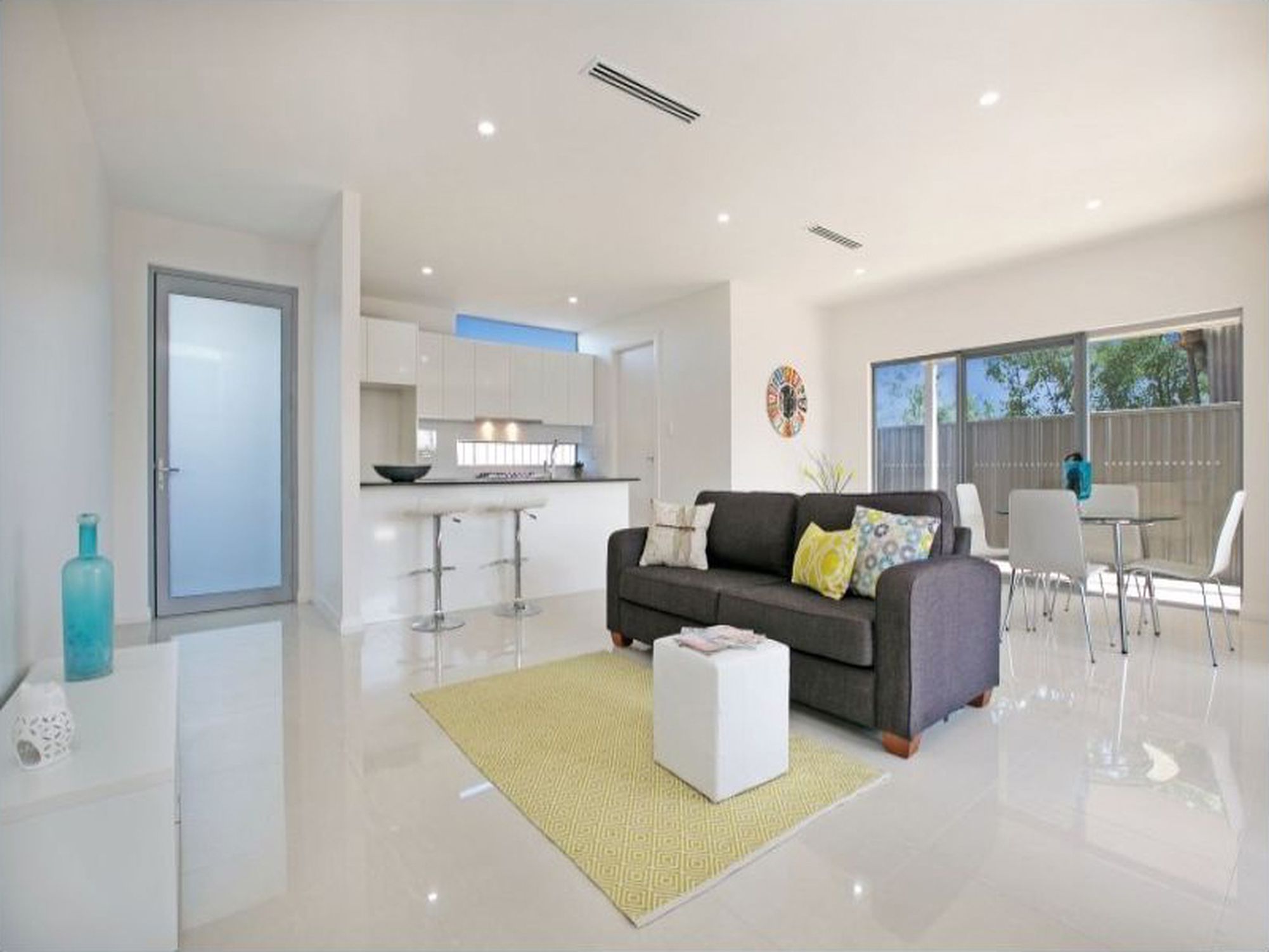 4 / 30 West Lakes Boulevard, Albert Park