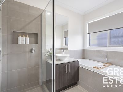 18 Aurora Drive, Cranbourne West
