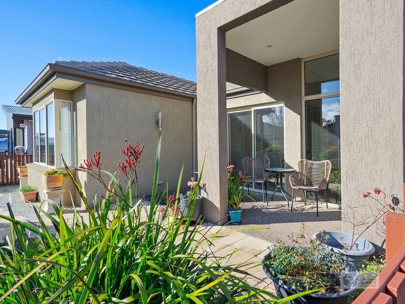 2 / 1 Moore Court, Wynyard