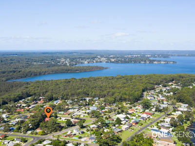 1 Clarendon Crescent, Basin View