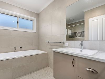 91 JACKEROO CIRCUIT, Thurgoona