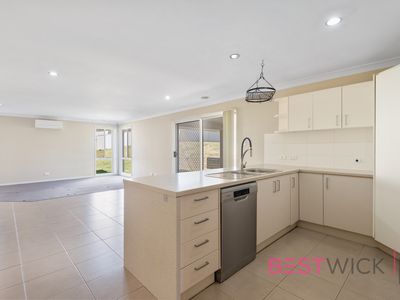 2 Lovejoy Avenue, Blayney