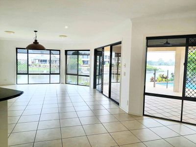 35 Ferrymans Court, Helensvale