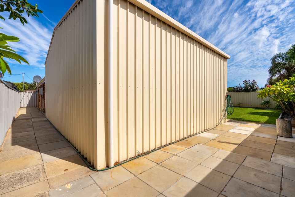 594 Safety Bay Rd, Waikiki