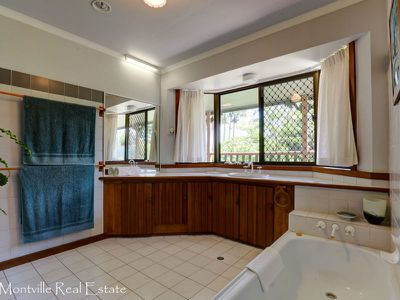 152-166 Western Avenue, Montville