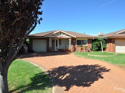 2 Paul McLean Place, Dubbo