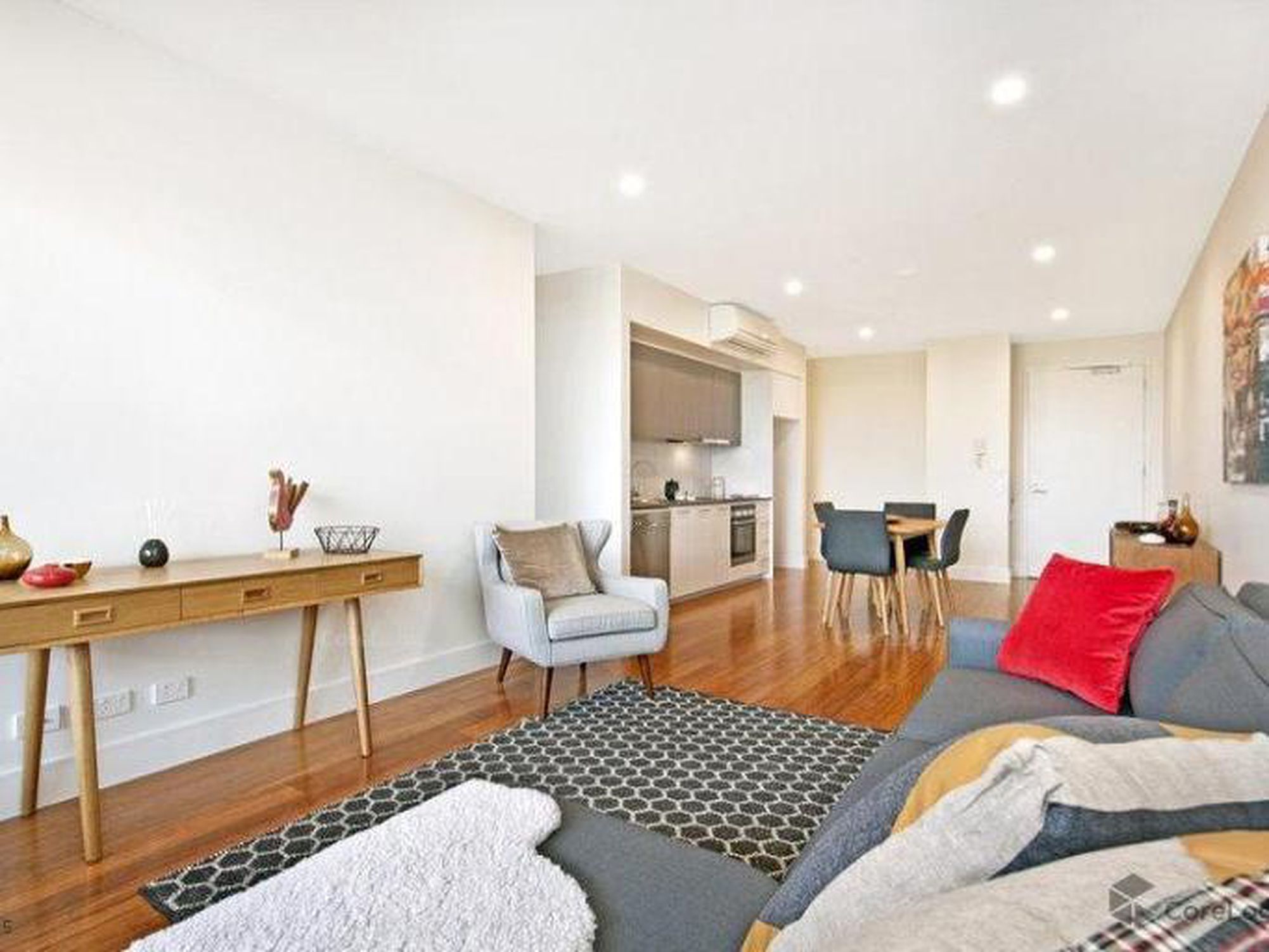 305  301 St. Clair Avenue, St Clair