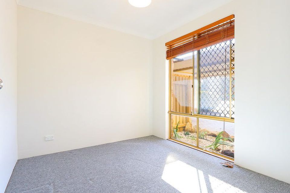 2 / 9 Merope Close, Rockingham
