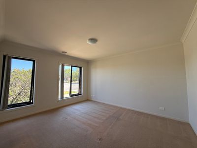 18 Hiddick Road, Point Cook