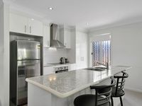 7 Dray Court, Riverhills