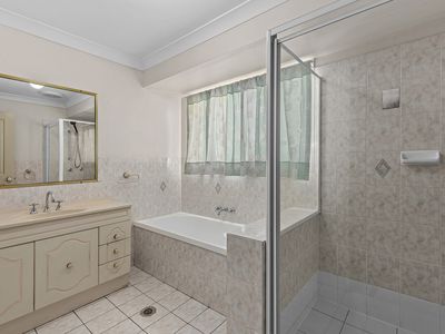 6 Redford Cres, Mcdowall