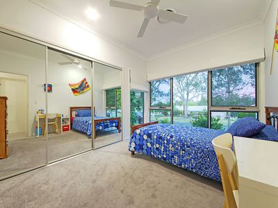 24 Barrington Crescent, Wakerley