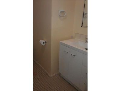 8 / 32 Hackett
Terrace, Toll