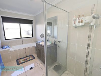 10 Whipbird Ct, Woodgate