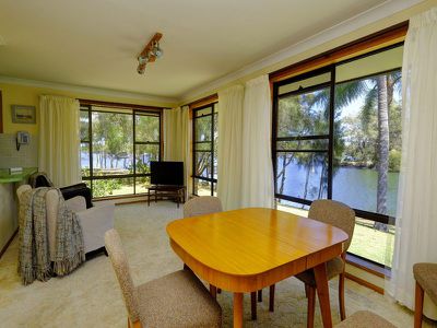 1 Sirius Key, Forster