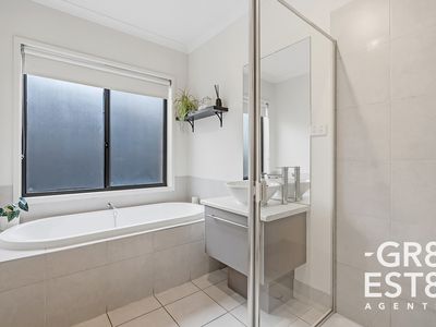30 Ranfurlie Boulevard, Cranbourne West