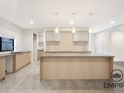 120 Yeungroon Blvd, Clyde North