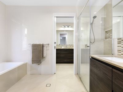 3 Charolais Crescent, Benowa